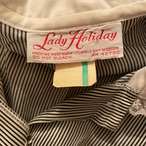 Vintage Ruffled Blouse - Picture 4 of 5